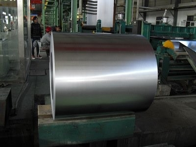 Atap Bergelombang GI Steel Coil Anti Korosi Isolasi Panas Pelat Baja Galvalume